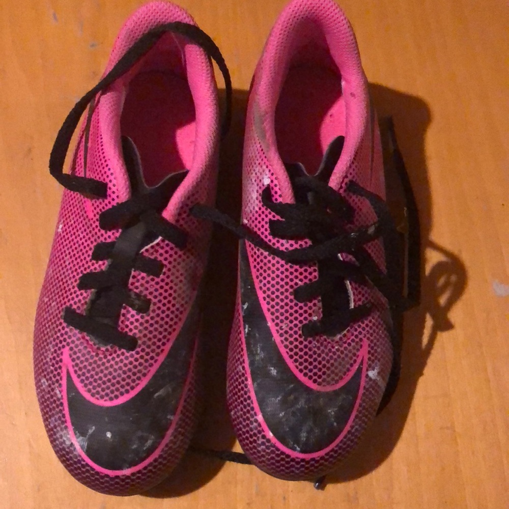 Nike hot pink soccer cleats